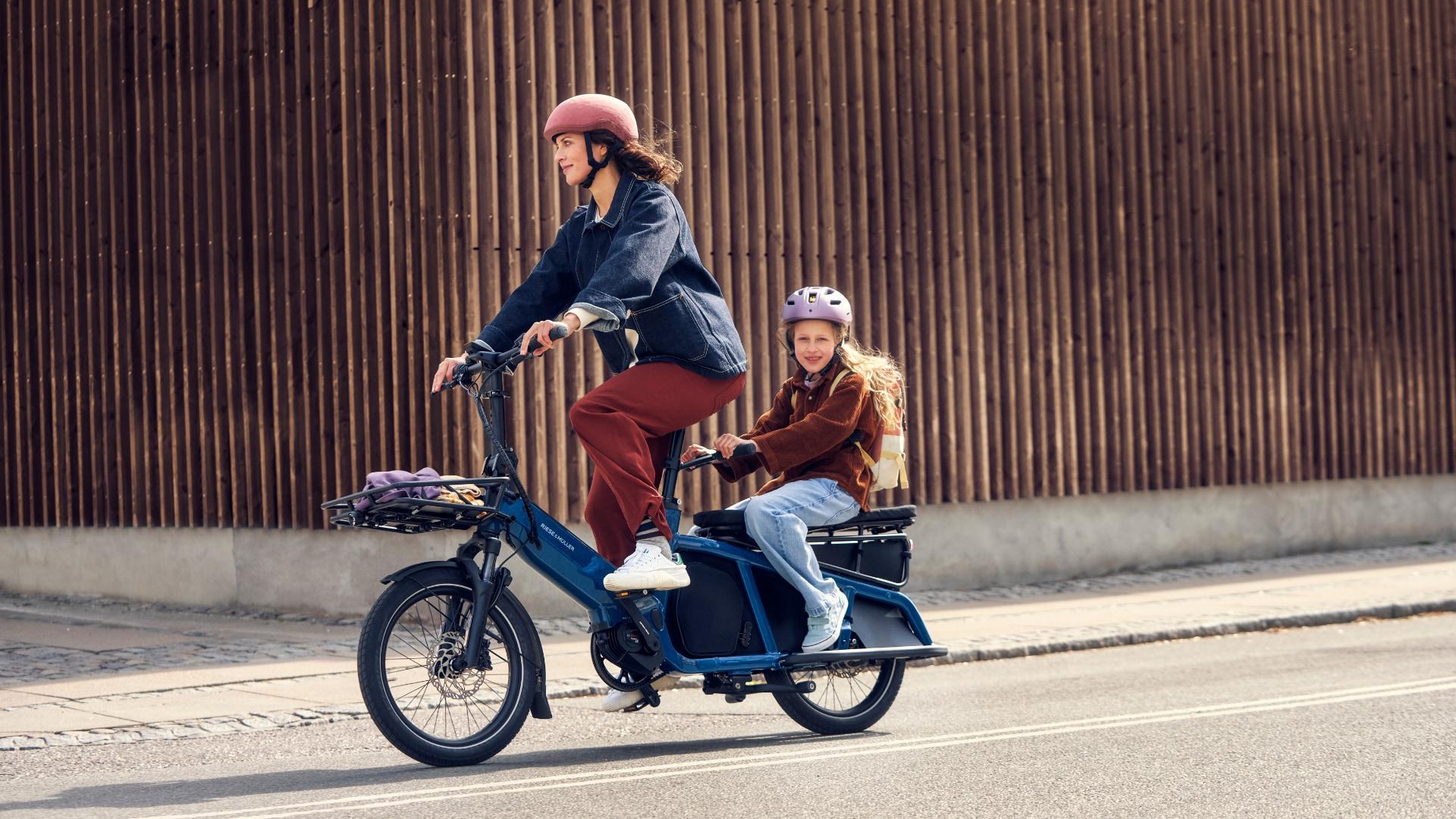 Entdecken Sie die Stadt mit dem Riese & Müller Longtail Lastenrad. Perfekt für Familien und umweltfreundliche Urban