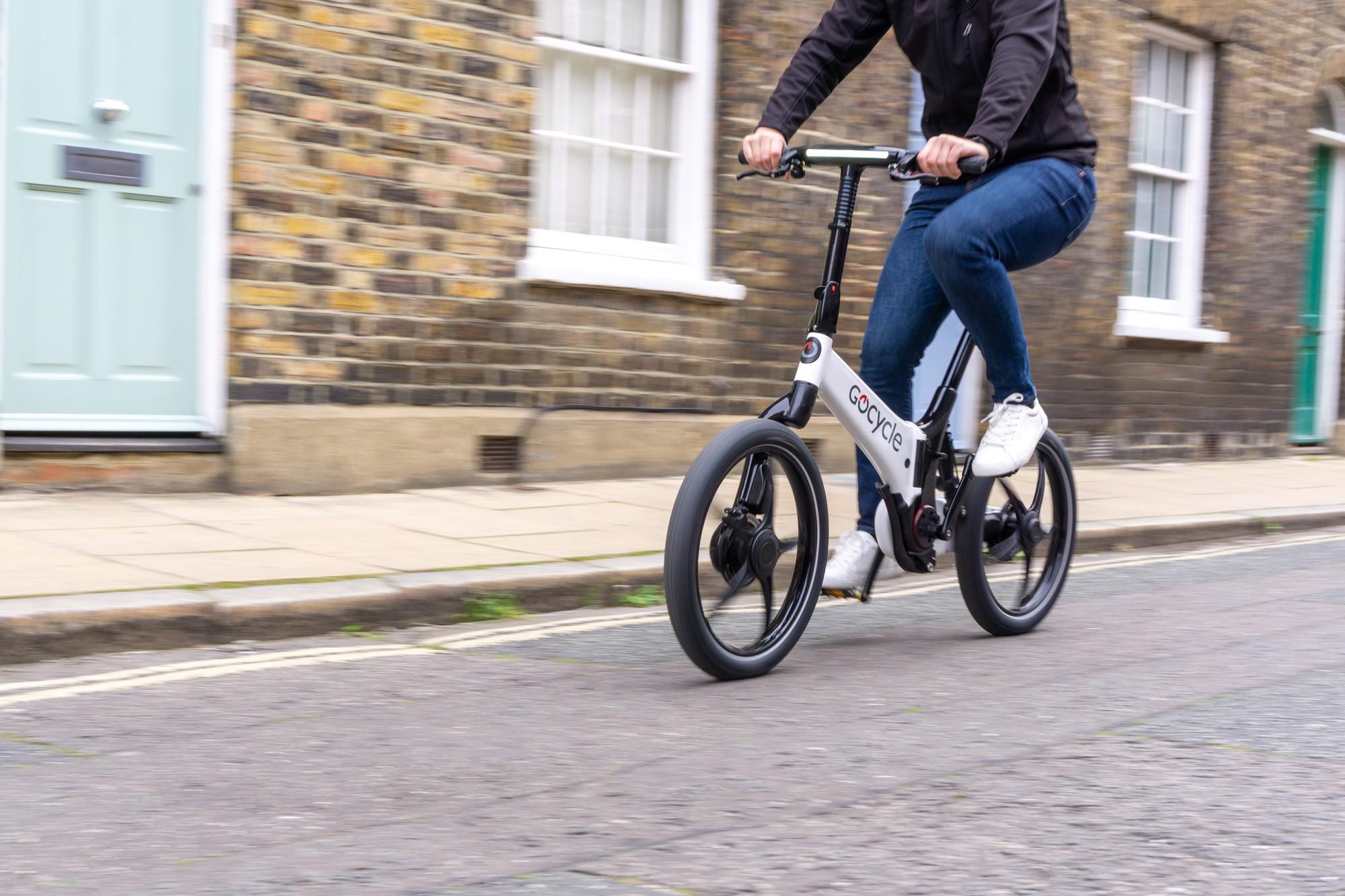 Das Gocycle G4i kann mit seiner kompakten Größe perfekt in der Stadt genutzt werden.