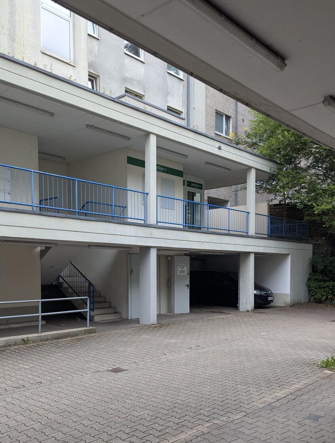 Das Bild zeigt den Aufzug bei der e-motion e-Bike Welt in Wuppertal.