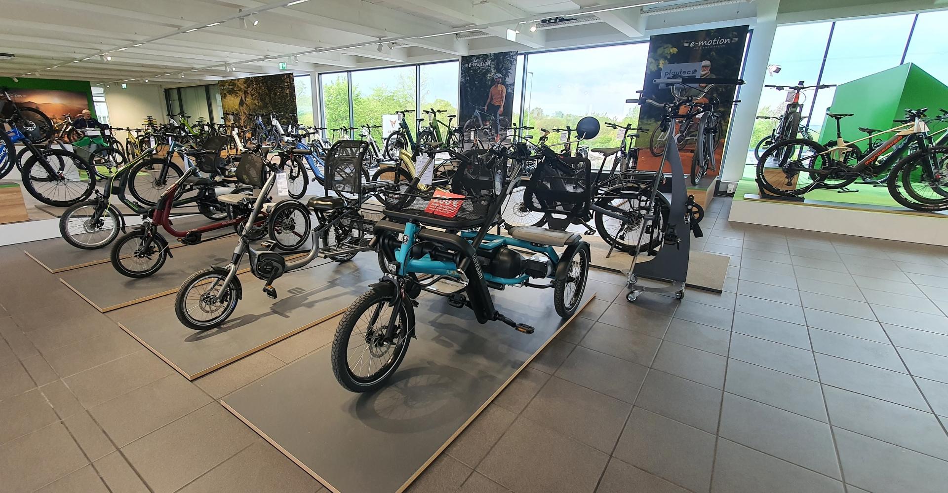 In der neu eröffneten e-motion e-Bike Welt in Kaiserslautern werden bereits die ersten e-Bike Modelle ausgestellt.