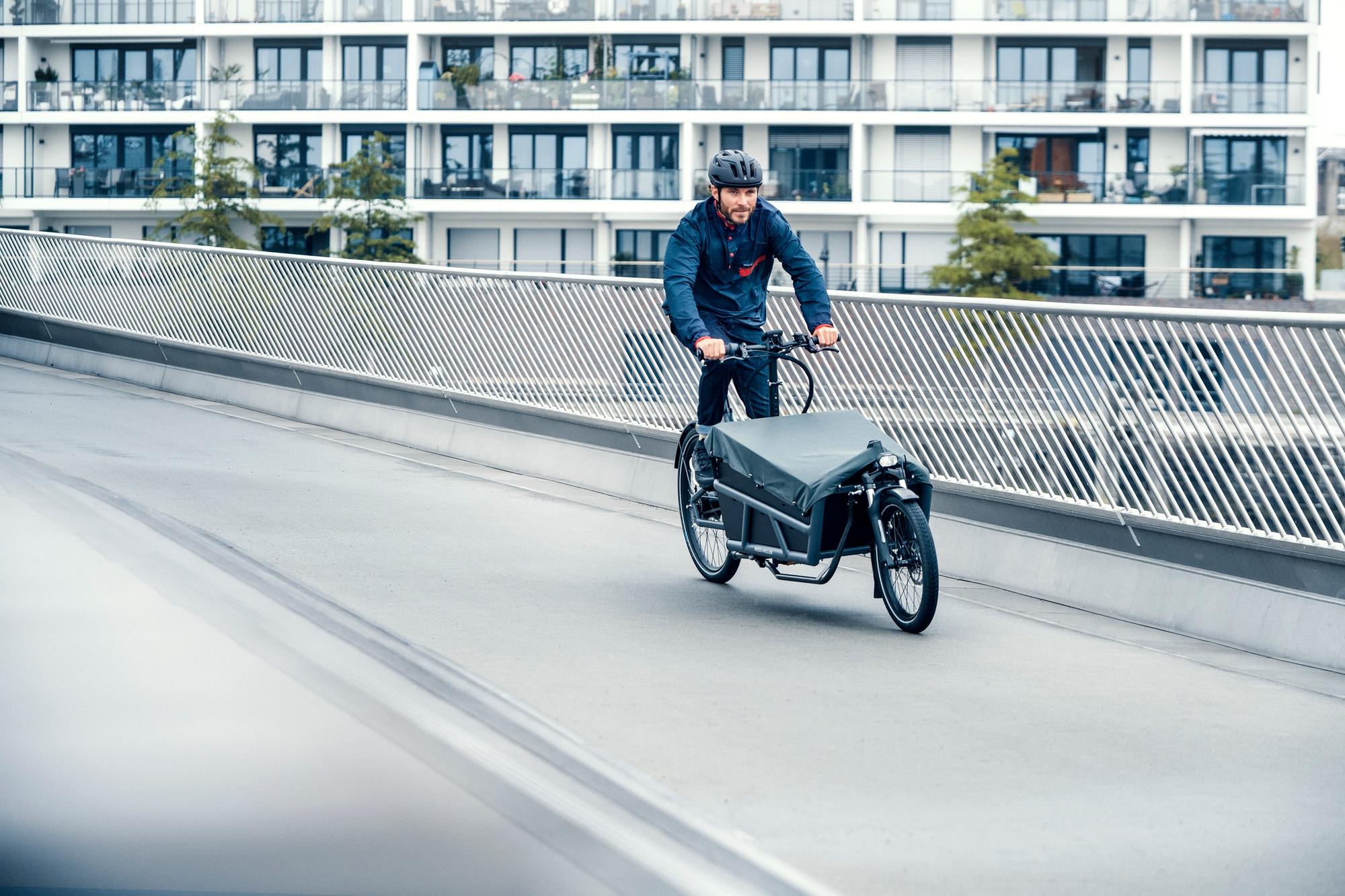 Entdecken Sie das Riese & Müller Lastenrad MY2021 für urbanes Fahren mit Stil und Funktionalität.