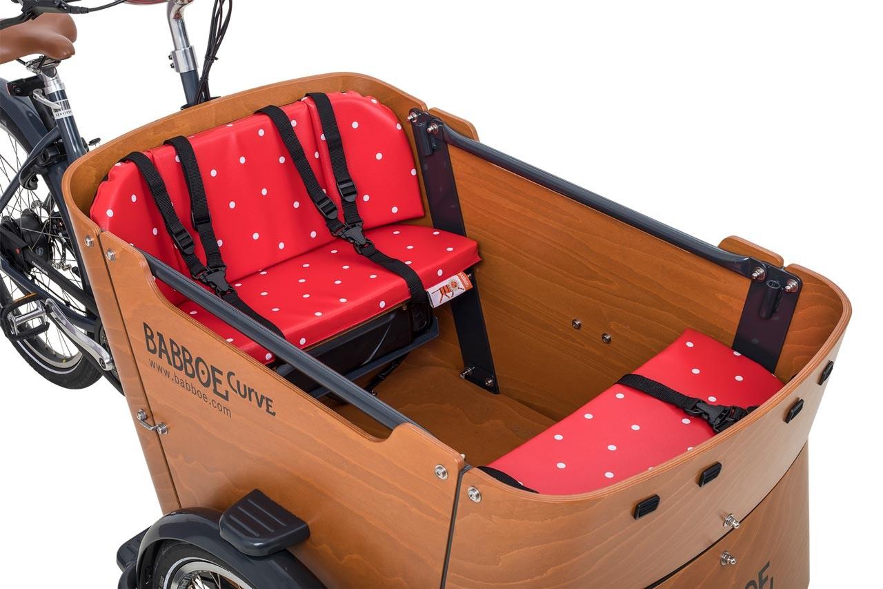 Das Bild zeigt die Kissen für Kinder bei einem Babboe