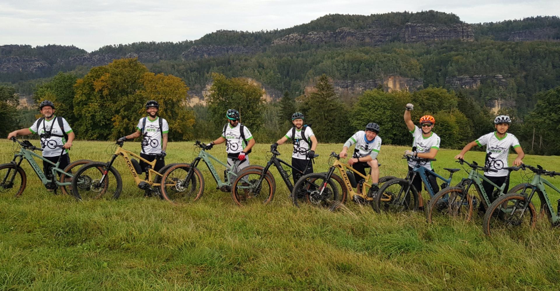 Die Mitarbeiter der e-motion e-Bike Welt Freiburg Süd bei einem Teamevent in der Sächsischen Schweiz