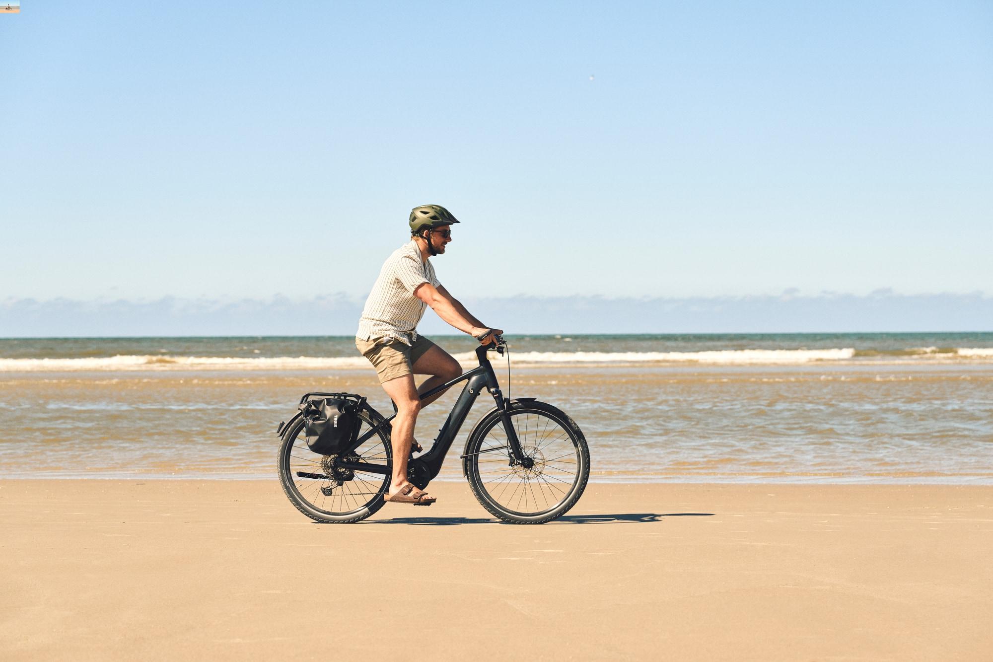 Erleben Sie das Abenteuer mit dem Giant E-Bike, perfekt für entspannte Fahrten am Strand. Freiheit und Komfort auf