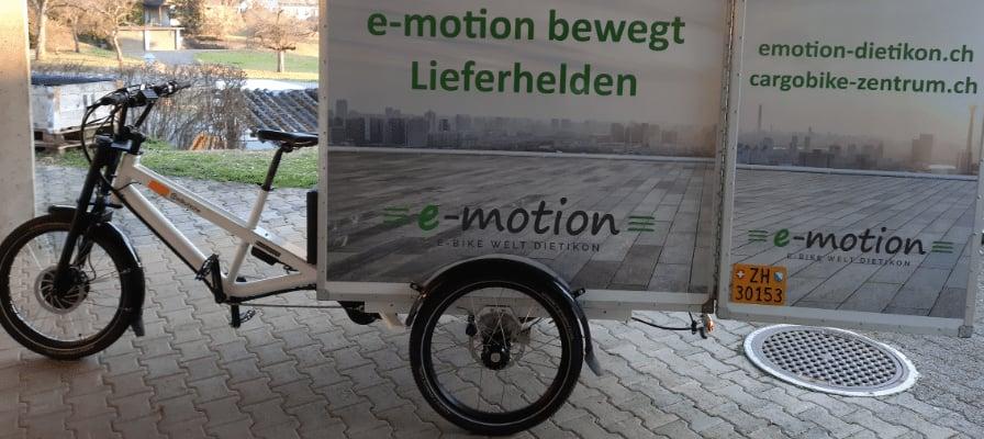 E-Bike mit Anhänger von e-motion für Lieferdienste
