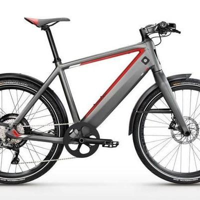 Stromer E-Bike ST3 in Seitenansicht auf weißem Hintergrund
