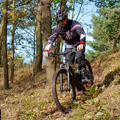 Erleben Sie Abenteuer mit dem Giant Trance XE. Perfekt für Offroad-Trails und ein Muss für jeden Mountainbike-Enthu