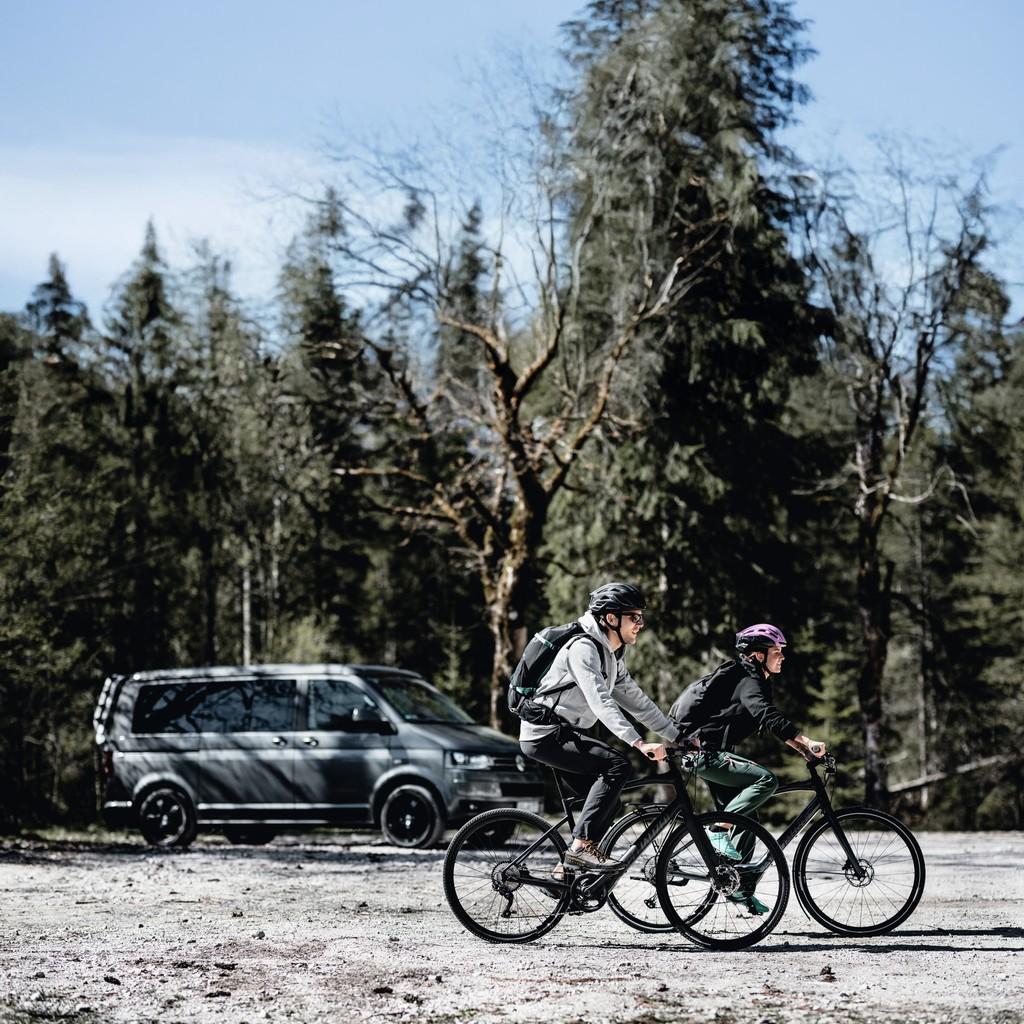 Entdecken Sie die Freiheit mit E-Bikes auf Ihrer nächsten Tour. Perfekt für Outdoor-Enthusiasten, die Natur und Kom