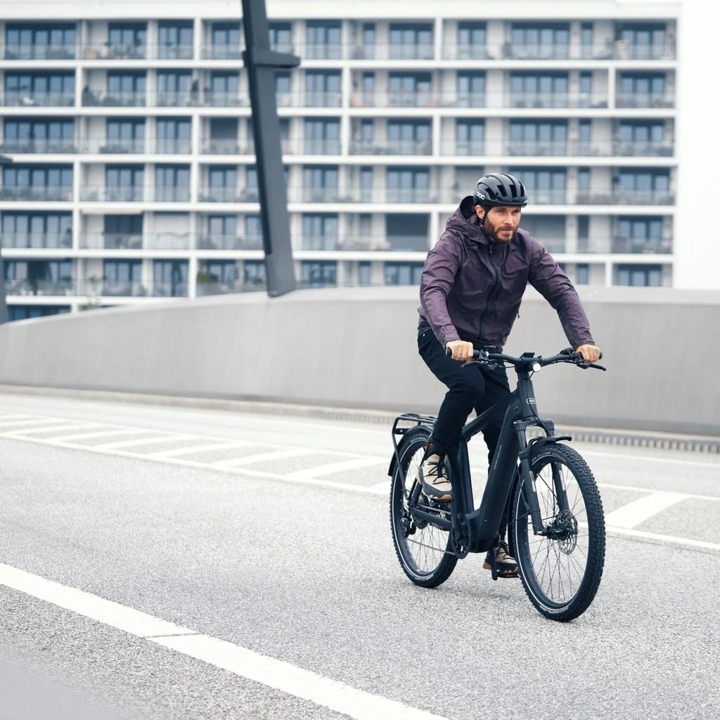 Erlebe moderne Mobilität mit dem Riese & Müller Charger4. Perfekt für urbane Strecken mit stilvollem Design und eff