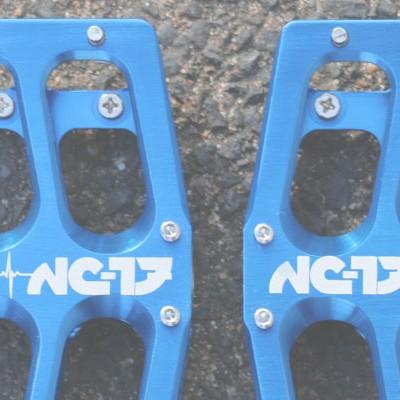 Robuste NC-17 Fahrradzubehör Pedale Sudpin TNT XL in Blau. Perfekt für Mountainbikes, bieten sie Halt und Stil auf