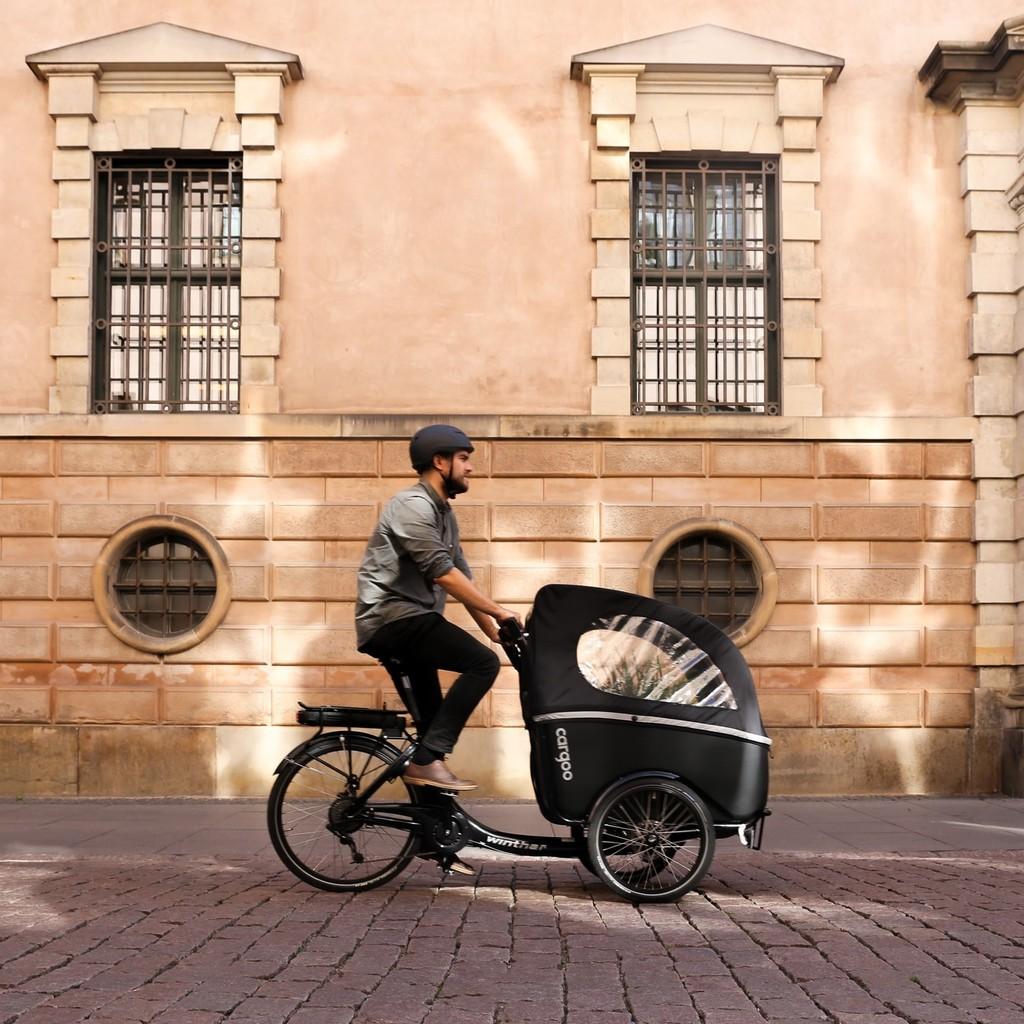 Erleben Sie urbanen Transport neu mit dem Winther Cargoo Lastenrad. Perfekt für Familien und Einkaufstouren in der