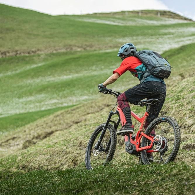 Entdecke das Riese & Müller Delite Mountain E-Bike: Perfekt für abenteuerliche Bergfahrten und unvergessliche Outdo