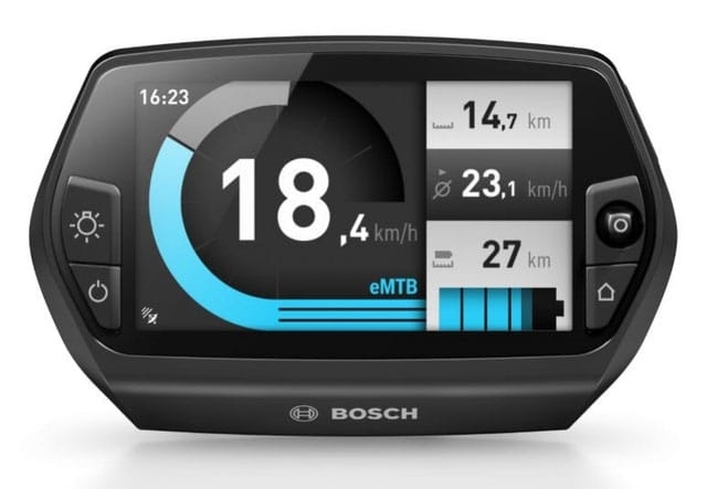 Das Bosch Nyon Display zeigt Fahrdaten wie Geschwindigkeit und Distanz an. Ideal für E-Bike-Fahrer zur Auswahl des