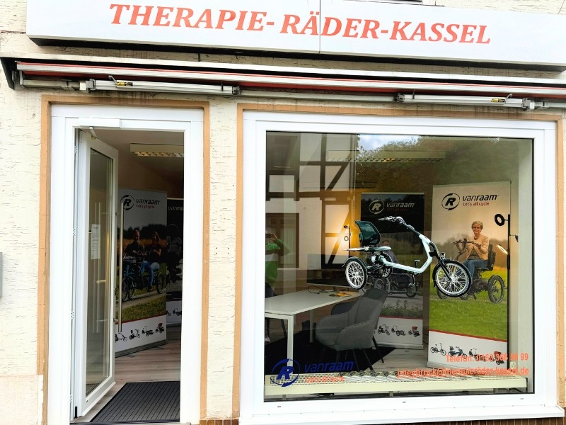 Das Bild zeigt die Außenansicht des Shops "Therapie-Räder-Kassel".