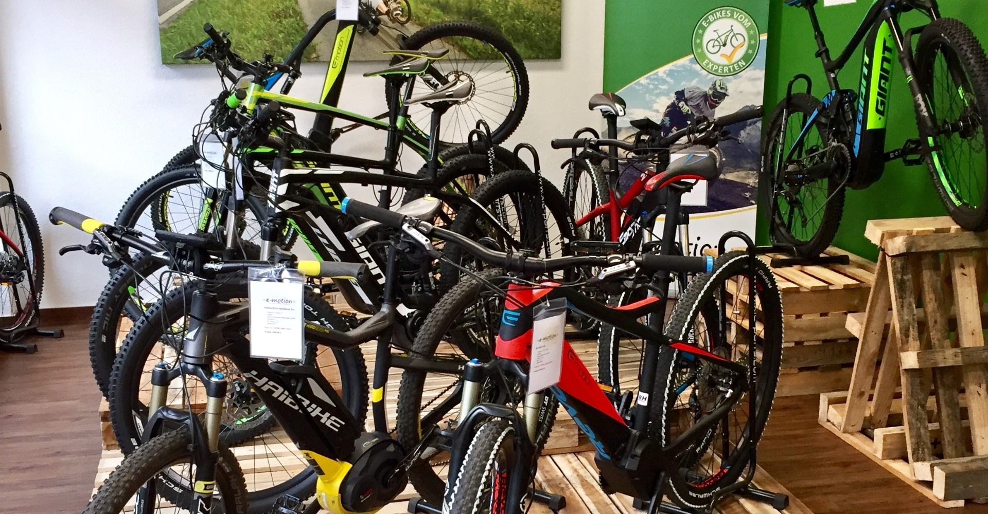 Innenansicht der e-motion e-Bike Welt Bochum im Jahr 2017