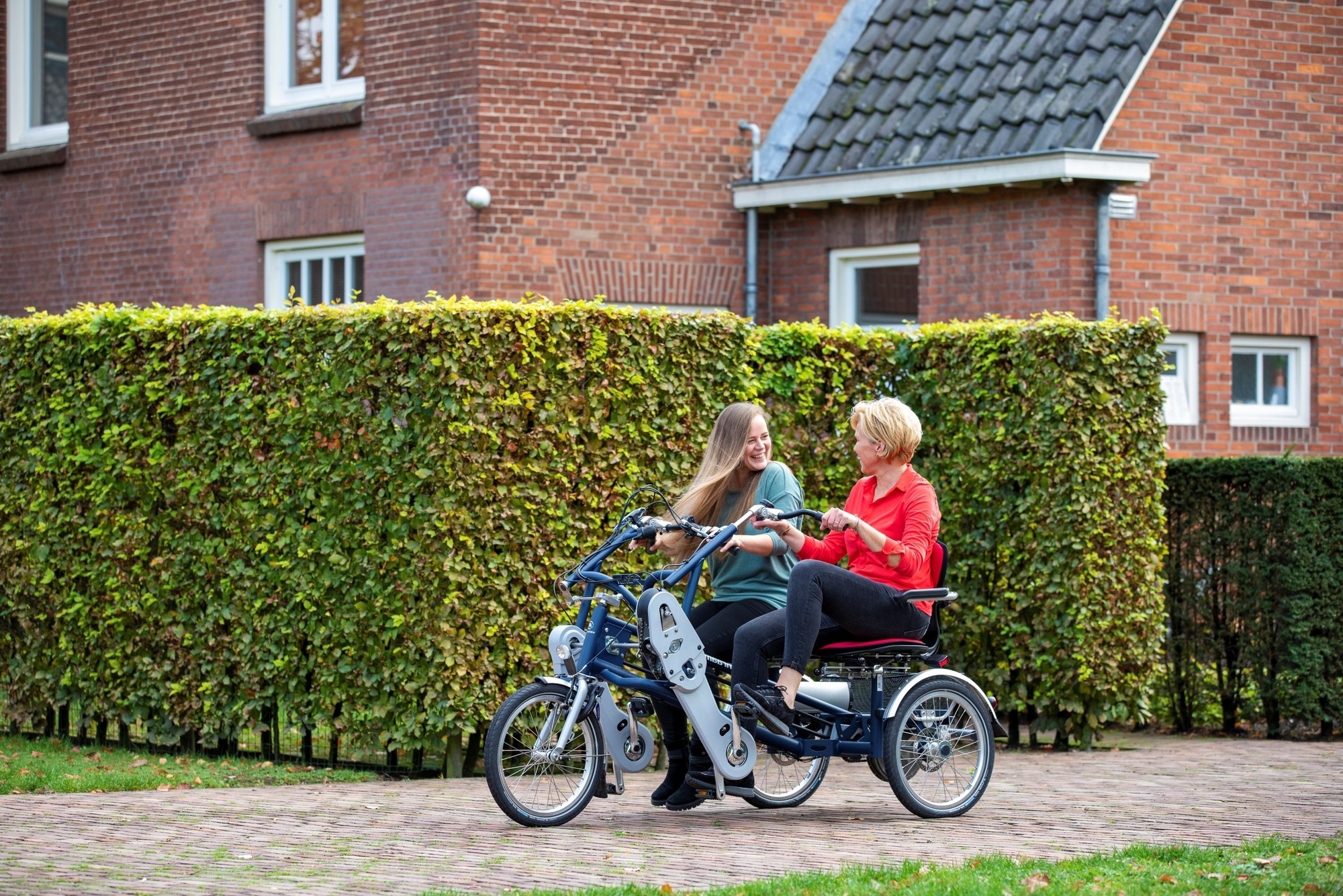 Das Bild zeigt das Fun2Go von Van Raam, ein speziell entwickeltes Zweipersonen-E-Bike