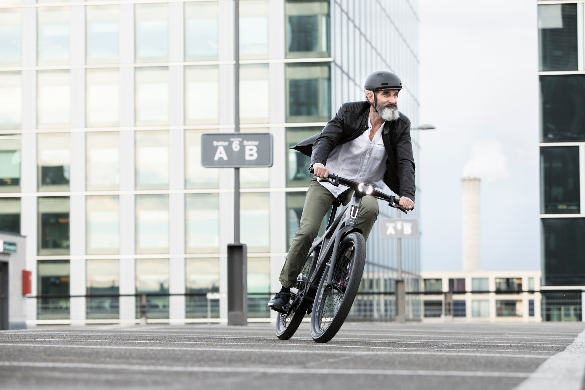 Erleben Sie urbane Mobilität mit dem eleganten ST5 E-Bike – für dynamische Pendler in der Stadt gemacht.