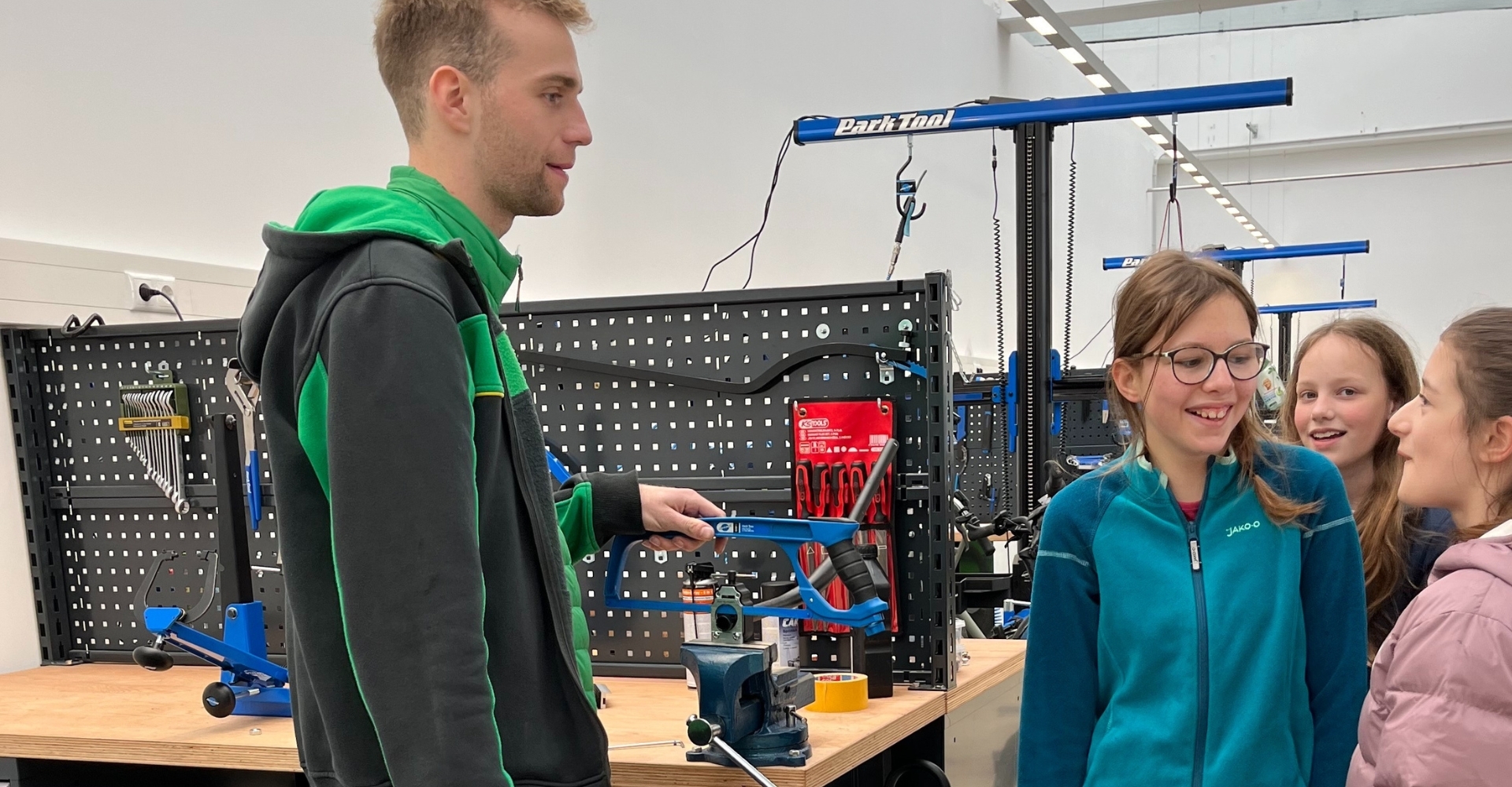 e-motion Werkstätten laden zum Girls'Day 2024 ein.