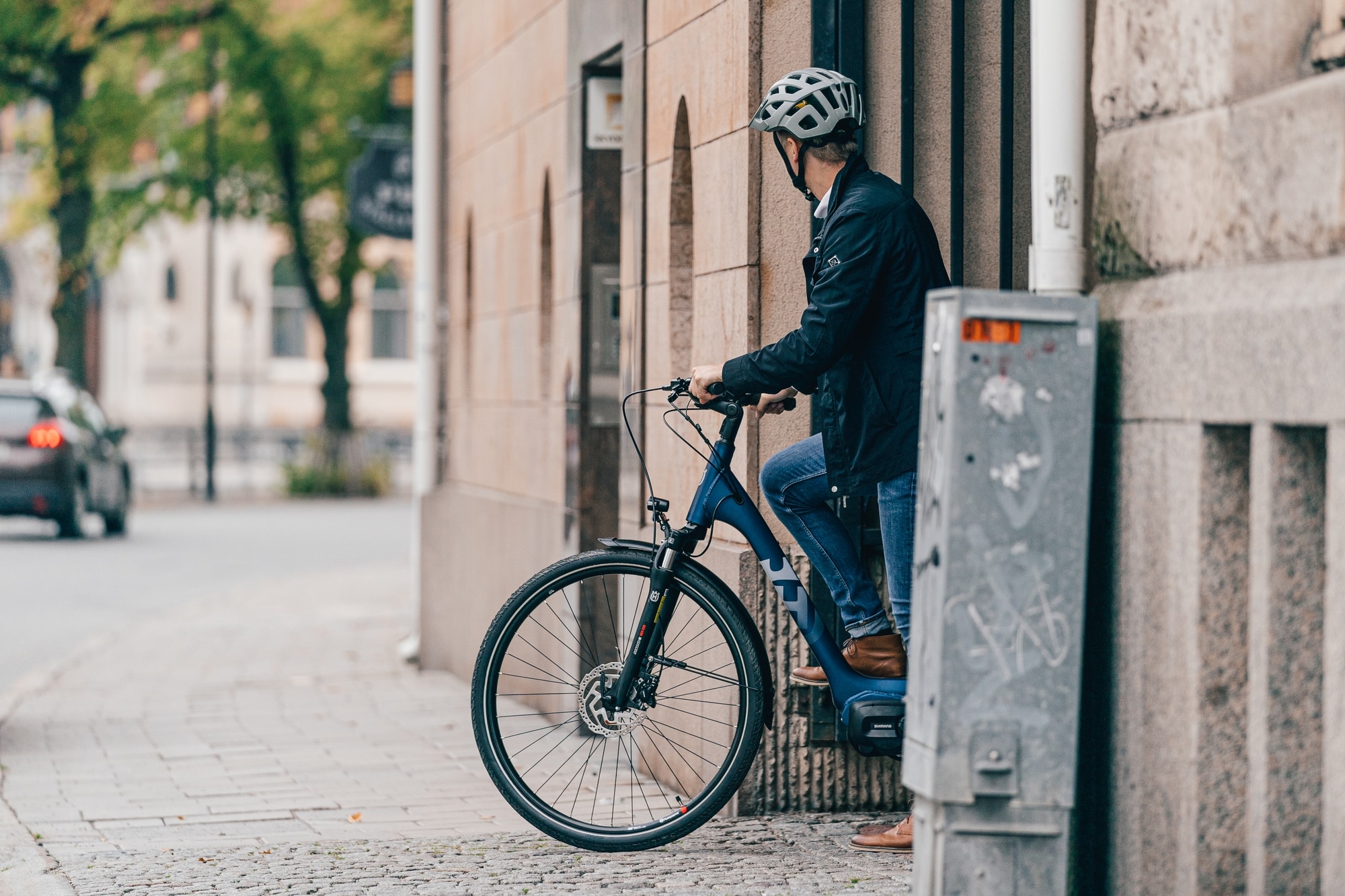 Erleben Sie die Stadt mit dem Eco City E-Bike. Perfekt für den urbanen Lifestyle und nachhaltige Fortbewegung in je