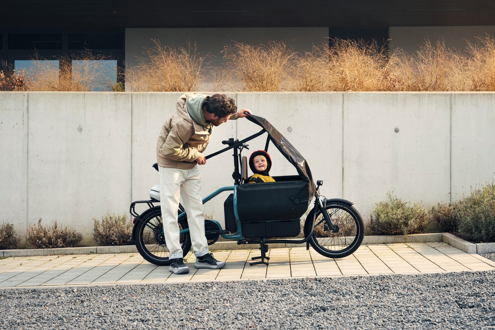 Praktisches Kinderverdeck für Riese & Müller Cargo-Bikes. Schutz und Komfort für Ihre Kleinen auf jeder Fahrt.