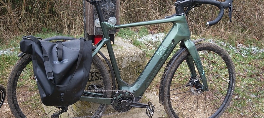 Bianchi e-Arcadex in grün mit Tasche
