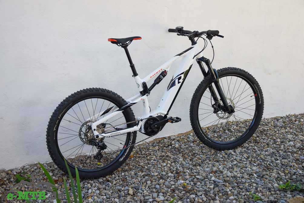 Entdecken Sie das Raymon TrailRay E-Mountainbike, ein robustes und stilvolles Fahrrad für anspruchsvolle Trails und
