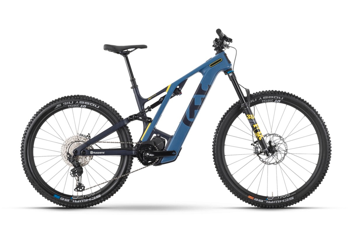 Entdecken Sie das Husqvarna MountainCross MC5, ein leistungsstarkes E-Bike in elegantem Blau, ideal für anspruchsvo