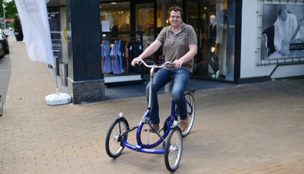 Frontdreiräder sind Dreiräder für Erwachsene, die sich durch zwei Räder an der Front auszeichnen, so kann der Fahrer einfacher durch Engpässe fahren, hier zu sehen ist das Modell Viktor von Van Raam.
