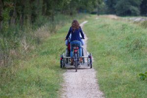 Das Velo Plus von van Raam ist ein Spezialdreirad, das für die Mitnahme eines Rollstuhlfahrers entwickelt wurde.