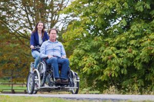 Spezialdreiräder sind Dreiräder für Erwachsene, die auf bestimmte Bedürfnisse ausgelegt sind., wie zum Beispiel die Mitnahme eines Rollstuhls.