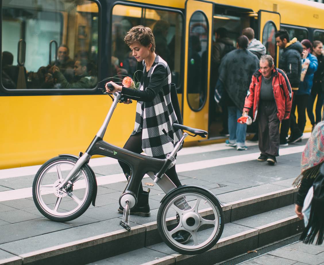 Das Mando Footloose ist ein Lifestyle e-Bike, das nicht nur optisch, sondern auch technisch ganz besonders ist, denn es fährt ohne Kette oder Riemen!