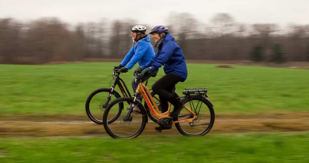 Sportlich trotz Hüftgelenkschmerzen mit e-Bikes