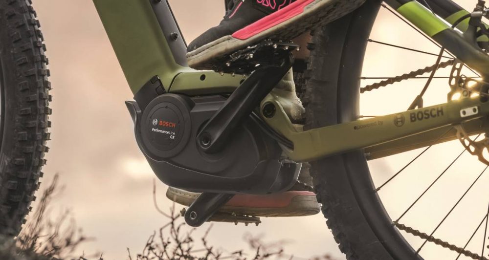 neues Software Update für den Bosch Performance CX 2019: stärkere Schiebehilfe und kürzere Kurbeln im e-Mountainbike Antrieb.
