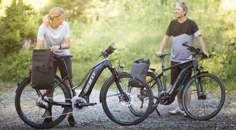 Ein Trekking e-Bike mit praktischem Zubehör